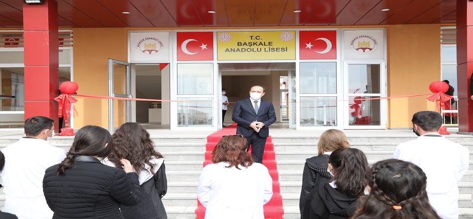 Başkale de Yapılan Anadolu Lisesi Eğitim ve Öğretime açıldı.