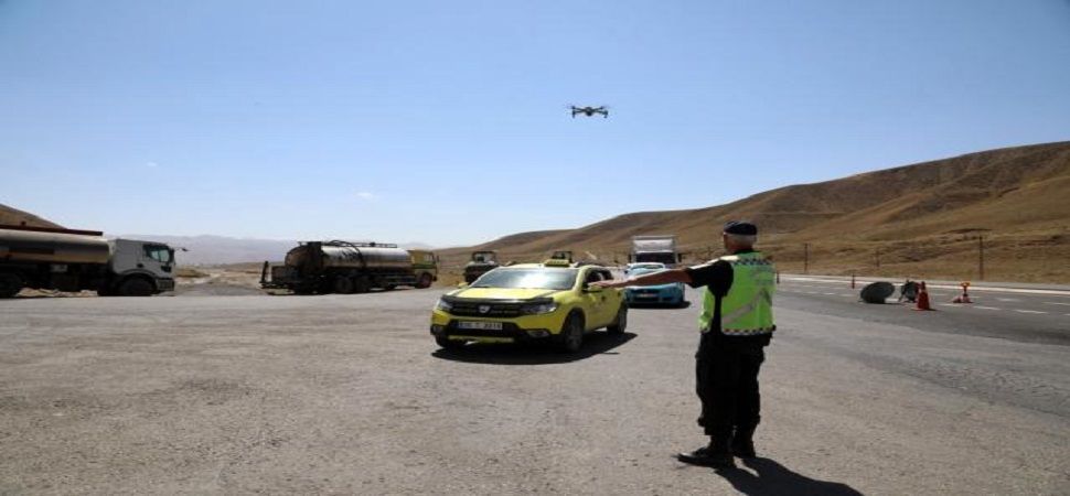 Başkale\'de drone destekli trafik denetimi yapıldı