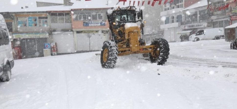 Başkale\'de kar yağışı hayatı olumsuz yönde etkiledi