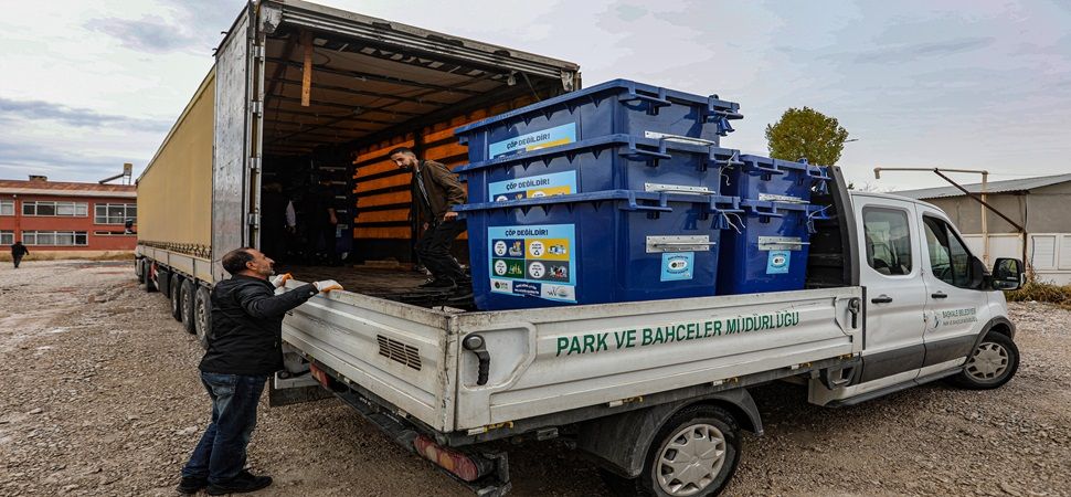 Van Büyükşehir Belediyesi Başkale\'ye plastik çöp konteyneri