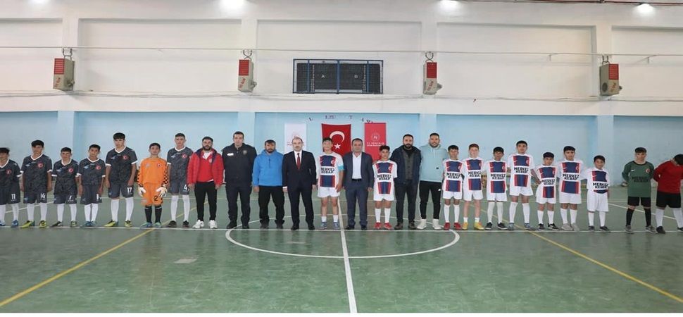 Başkale \' de Ortaokullar arası futsal turnuvası yapıldı