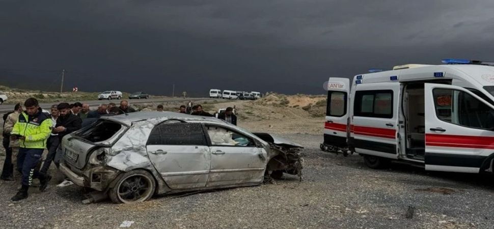 Başkale'de Trafik Kazası: Sürücü Yaralandı