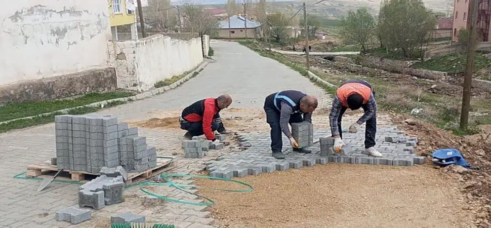 Başkale\'de Belediye yol çalışmaları sürüyor