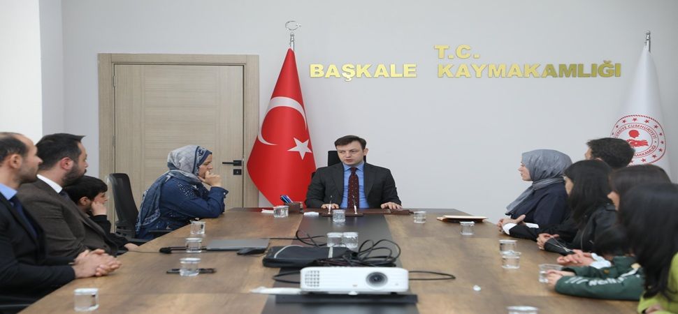Başkale\'de Kitap Van öğrencileri ödüllendirildi