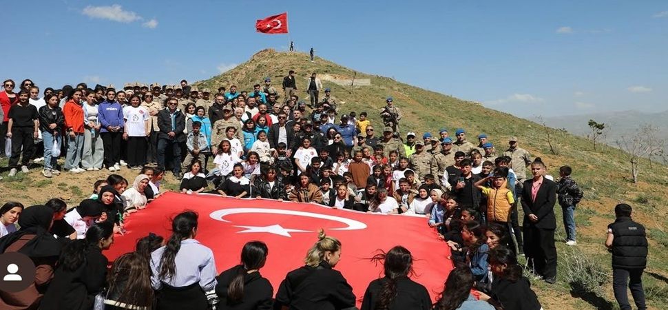 Başkale\'de gençlik yürüyüşü