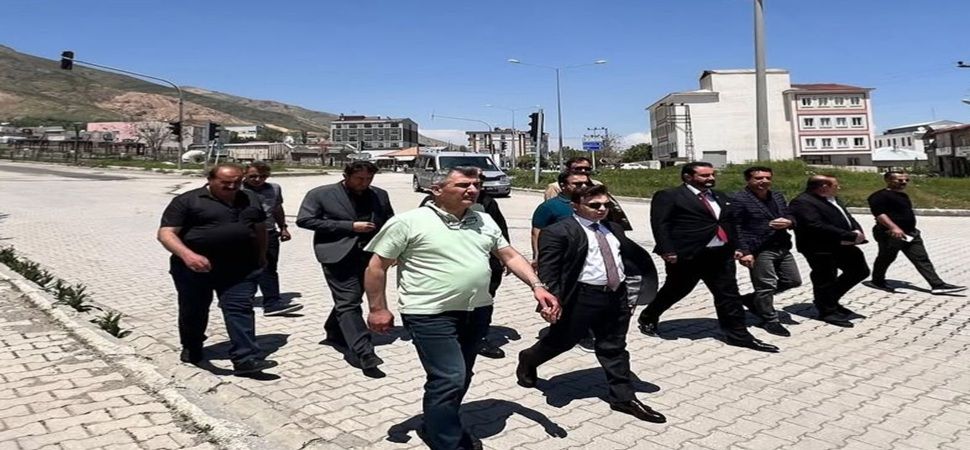 Başkale ilçe içinde geçen yolda inceleme