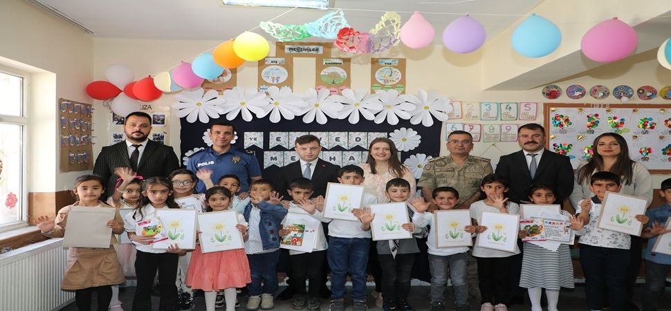 Başkale’ de karne sevinci