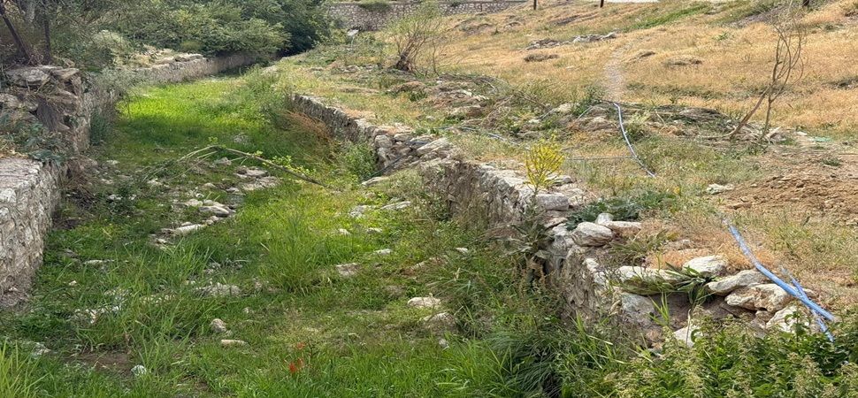 DSİ kanalları temizledi çöpleri kaldırtmadı.