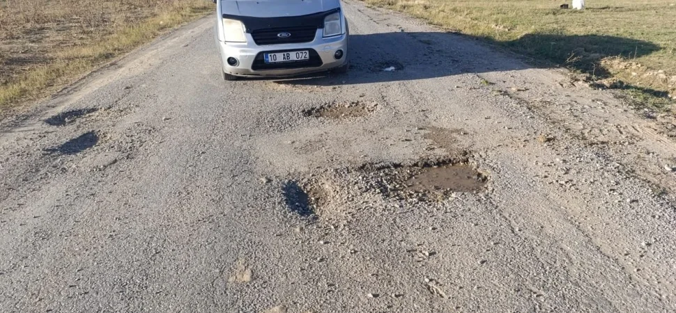 Başkale de kırsal mahalle yolları köstebek yuvasına döndü
