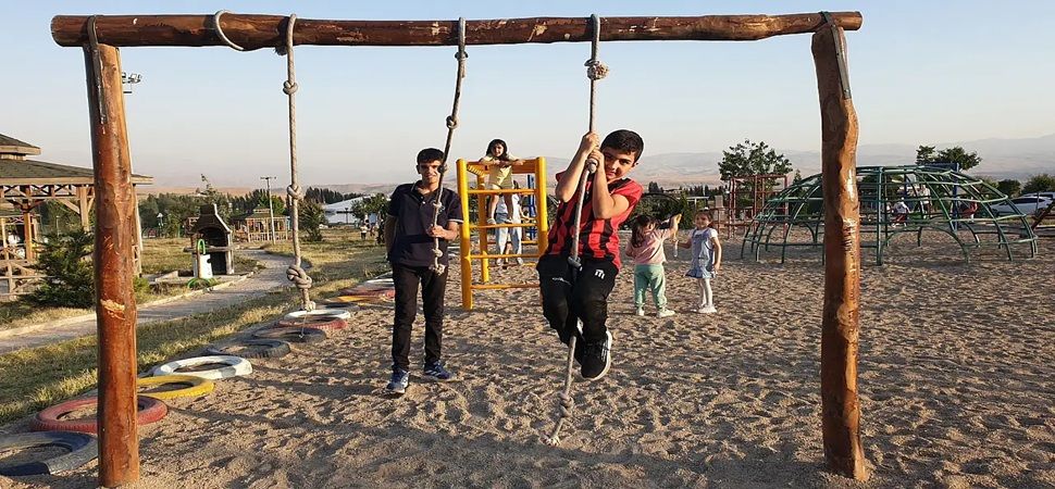 Başkale'de çocuklar için yeni oyun alanı