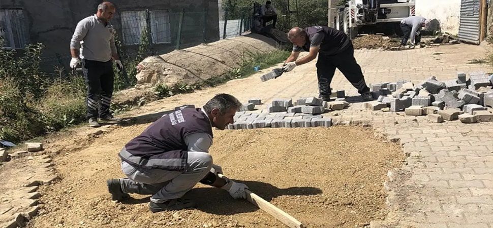 Başkale\'de yol ve kaldırım bakım ve onarım çalışmaları devam ediyor