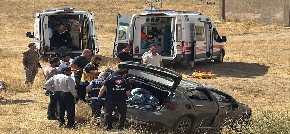 Başkale yolunda kaza 3 yaralı