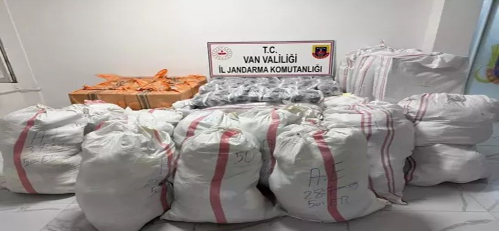 Başkale\'de 1 milyon 630 bin liralık kaçak eşya ele geçirildi