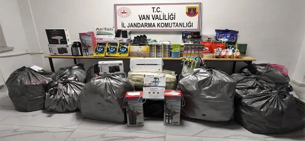 Başkale\'de gümrük kaçağı malzeme ele geçirildi