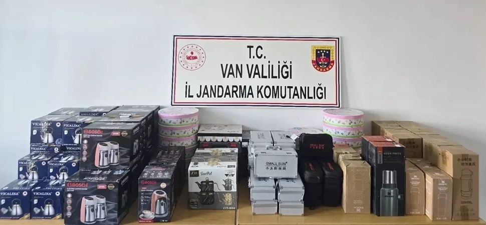 Başkale\'de Gümrük Kaçağı Malzemeleri Ele Geçirildi,