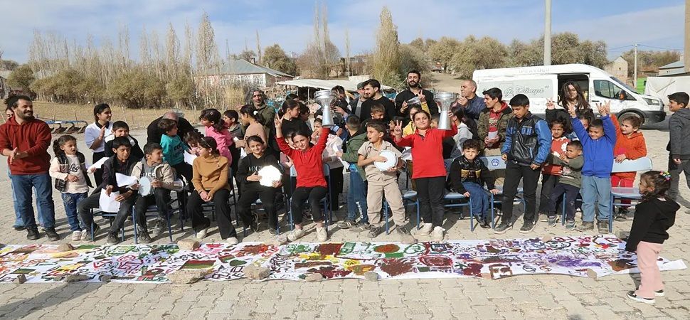 Başkaleli çocuklar şenlikte buluştu
