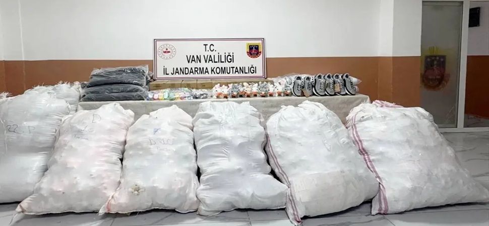 Başkale\'de Gümrük Kaçağı Malzeme Ele Geçirildi