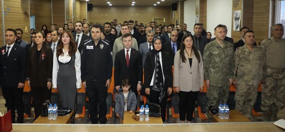 Başkale de 24 Kasım öğretmenler günü kutlandı.