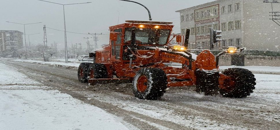 Başkale\'de kar yağışı etkili oldu