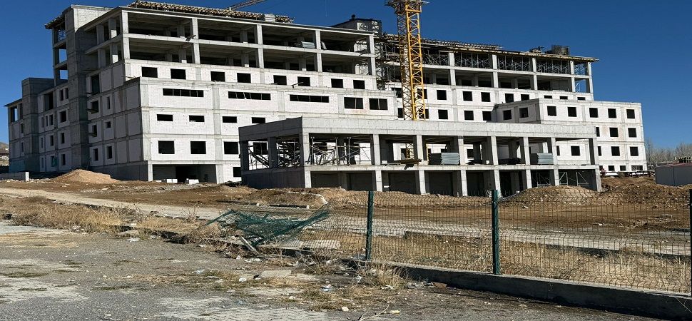 Başkale Devlet Hastanesi'nin yapımı son hız devam ediyor