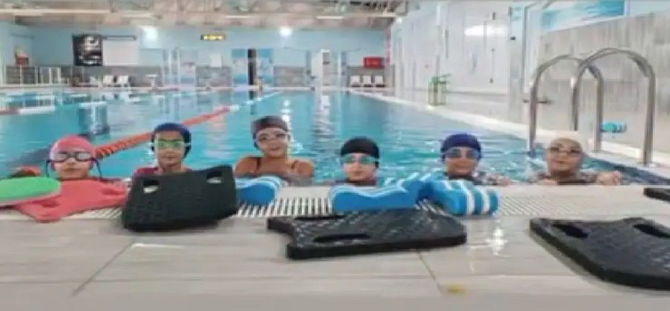 Başkale\'de ücretsiz yüzme eğitimleri devam ediyor