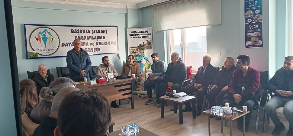 Yazar Metin Rastdil, Başkale\' derneğinde okurlarıyla buluştu