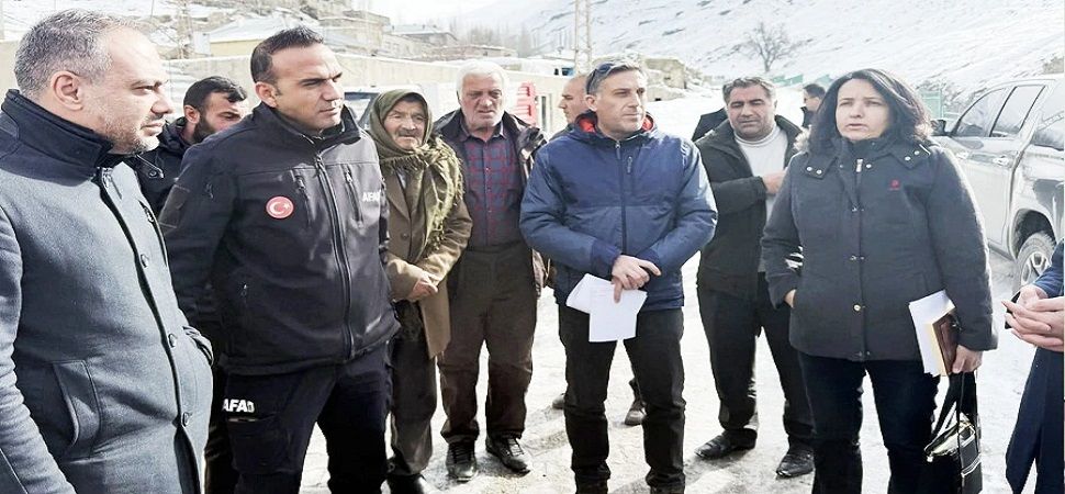 Başkale Esenyamaç\'taki  Sel Felaketi Sonrası Yıkım Çalışmaları