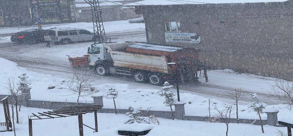 Başkale\'de kar yağışı