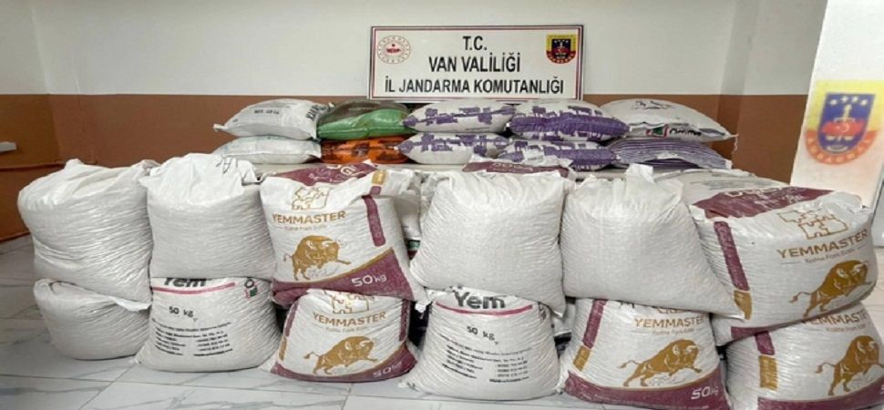 Başkale\'de Kaçak Gıda Ele Geçirildi