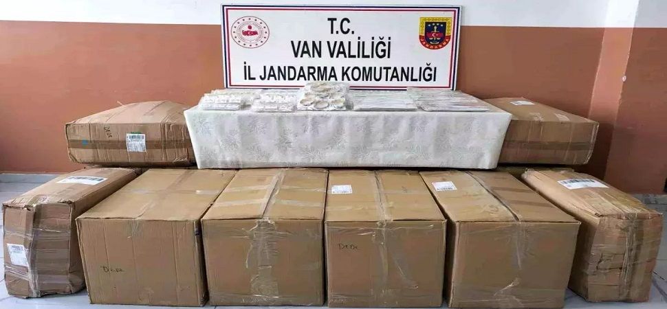 Başkale'de17 Bin Kaçak Bijuteri Ele Geçirildi