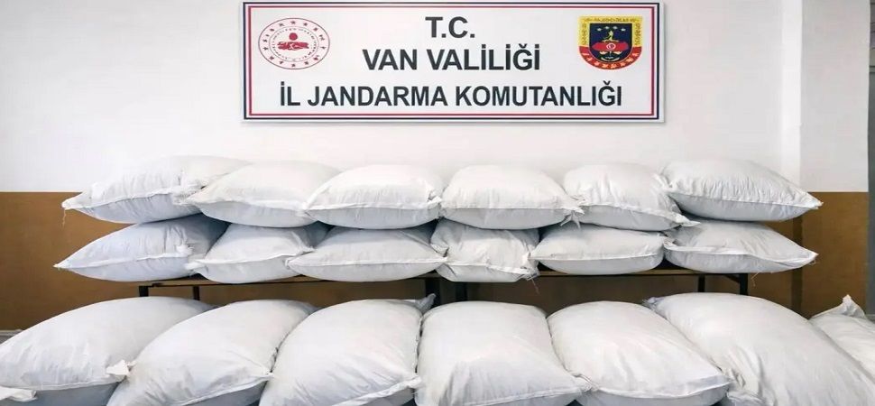Başkale\'de kaçak gıda ele geçirildi