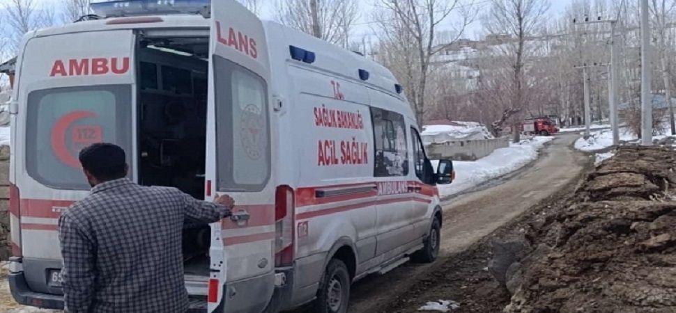 Başkale\'de çıkan yangında, 3 çocuk rahatsızlandı