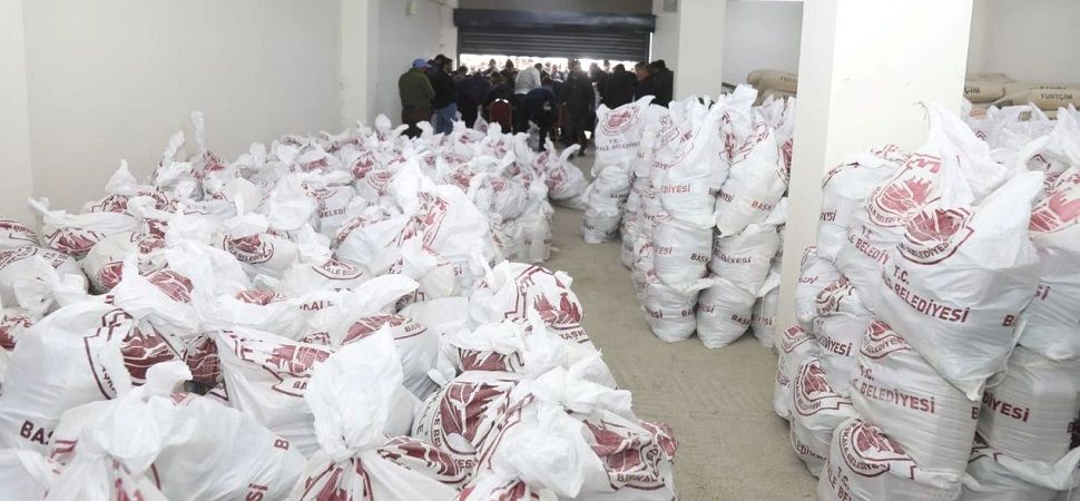 Başkale belediyesinde 3 Bin Aileye Ramazan kolisi