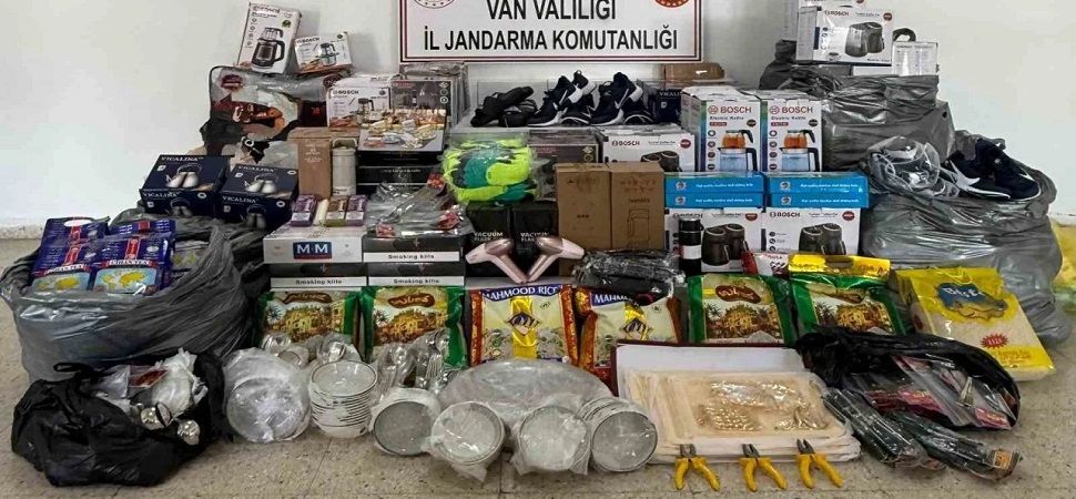 Başkale\'de gümrük kaçağı malzeme ele geçirildi