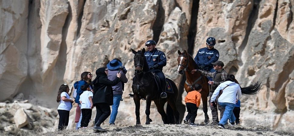 Başkale Vanadokyasın da Atlı Jandarma İlgi Odağı Oluyor