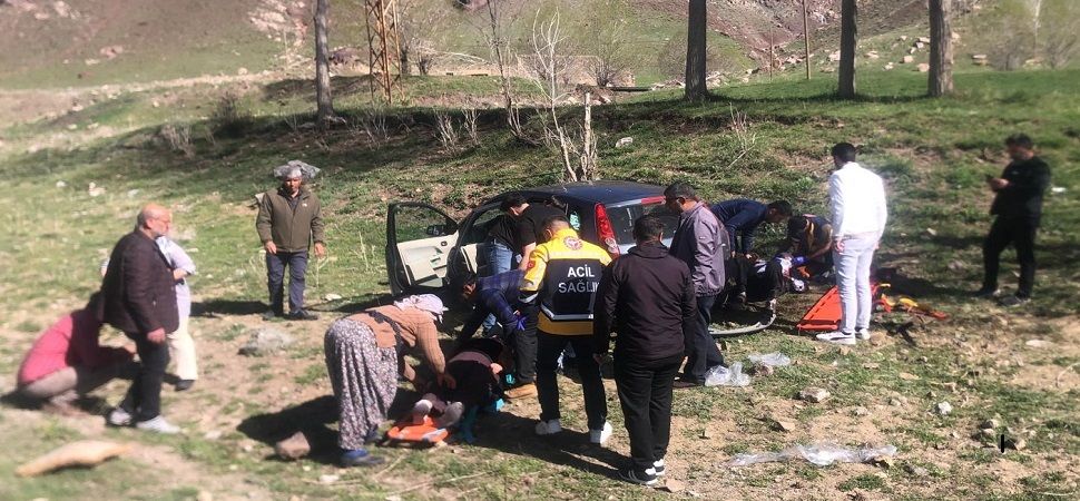 Başkale de kaza 1 kadın hayatını kaybetti, 2kişi yaralandı.