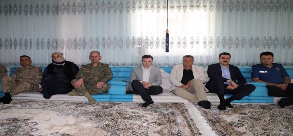 Başkale´de Şehit Ailesine Bayram Ziyareti