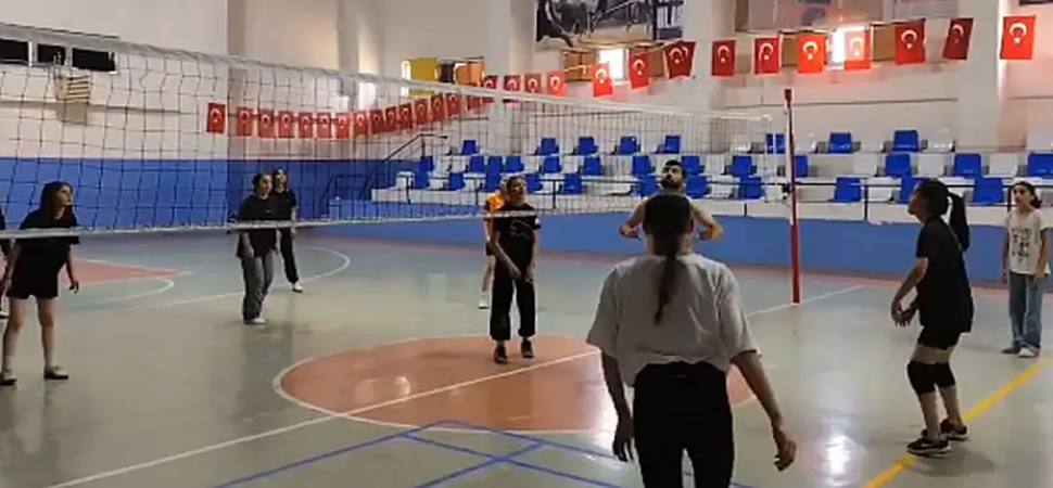 Başkale de Voleybol eğitimleri hız kesmeden sürüyor