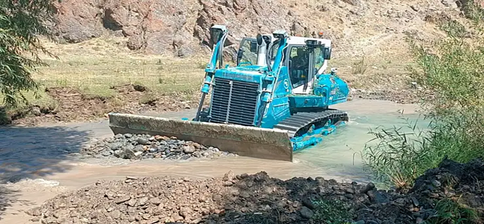 Başkale\'de dere ıslah çalışmaları devam ediyor