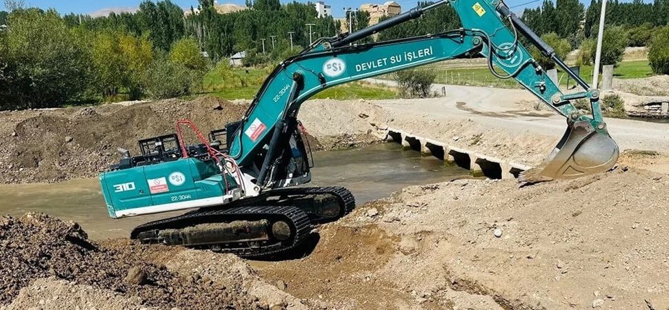 Başkale’nin Bölekli Mahallesinde taşkın koruma çalışması