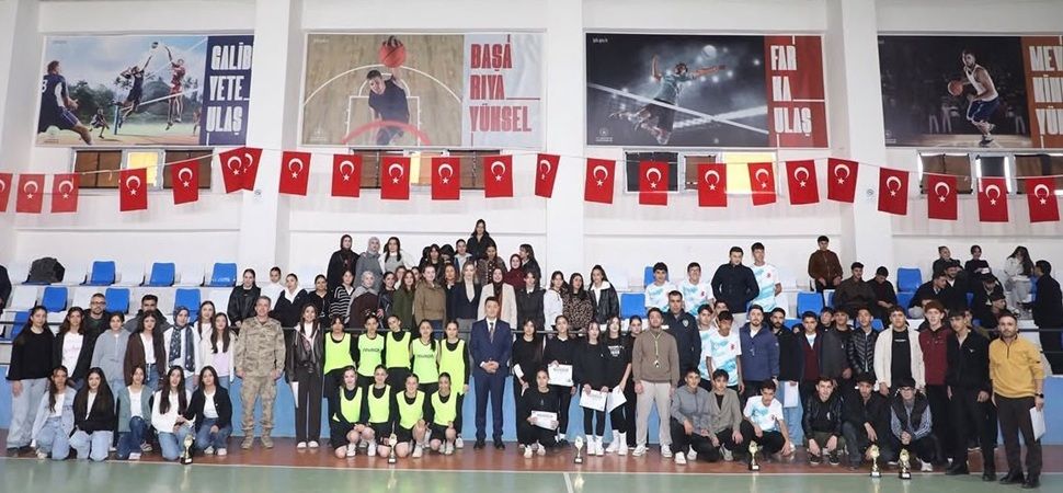Başkale\'de Okullar arası Voleybol Turnuvası’nda Final Heyecanı