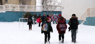 Başkale'de Kar Yağışı nedeniyle okular Tatil