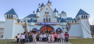 Başkale deki Depremzede çocuklar 7D sinemayla tanıştı.