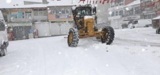 Başkale'de kar yağışı hayatı olumsuz yönde etkiledi