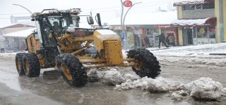 Başkale’de kar yağışı etkili oldu,7 yerleşim yerin yolu kapandı