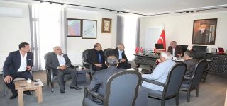 Başkale muhtarları Belediye Eş Başkanları ziyaret etti