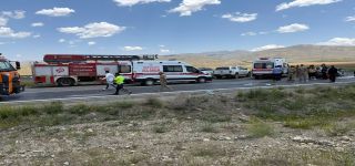 Başkale Karayolunda Kaza 1 Ölü, 4 Yaralı