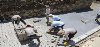 Başkale'de parke taşı çalışmaları aralıksız devam ediyor