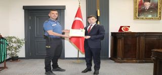 Kaymakam Erdoğan'dan polis memurlarına başarı belgesi