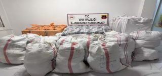 Başkale'de 1 milyon 630 bin liralık kaçak eşya ele geçirildi